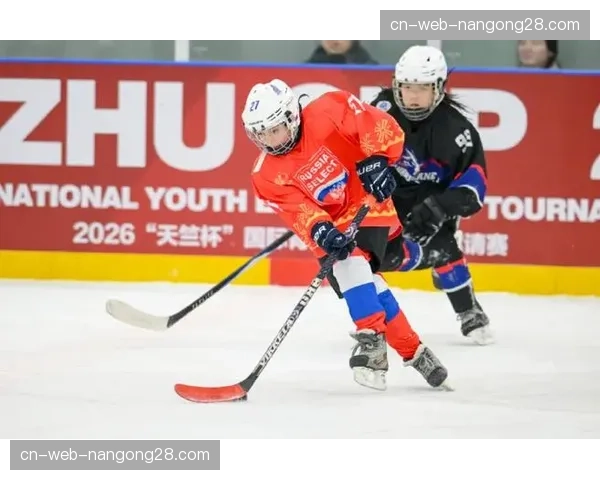 国际冰联批准在2026年世青赛试用新型可追踪智慧冰球