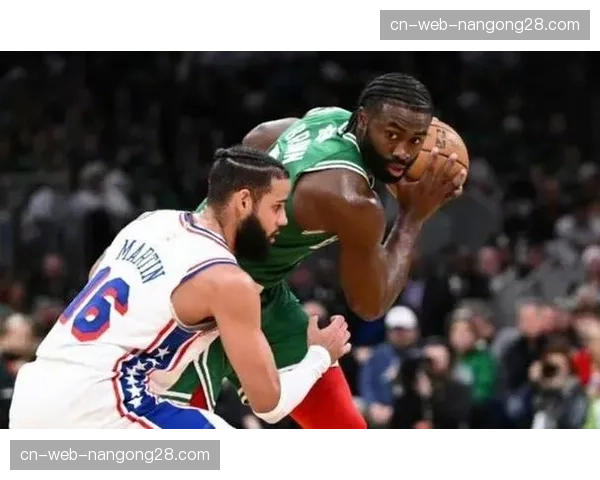 关键时刻连续得分，马克西帮助76人客场逆转奇才